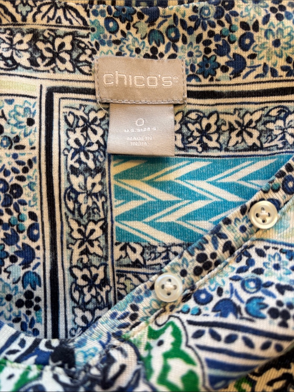 Chico's Blue, White & Green V-Neck Patterned Short Sleeve Top - Picture 6 of 7